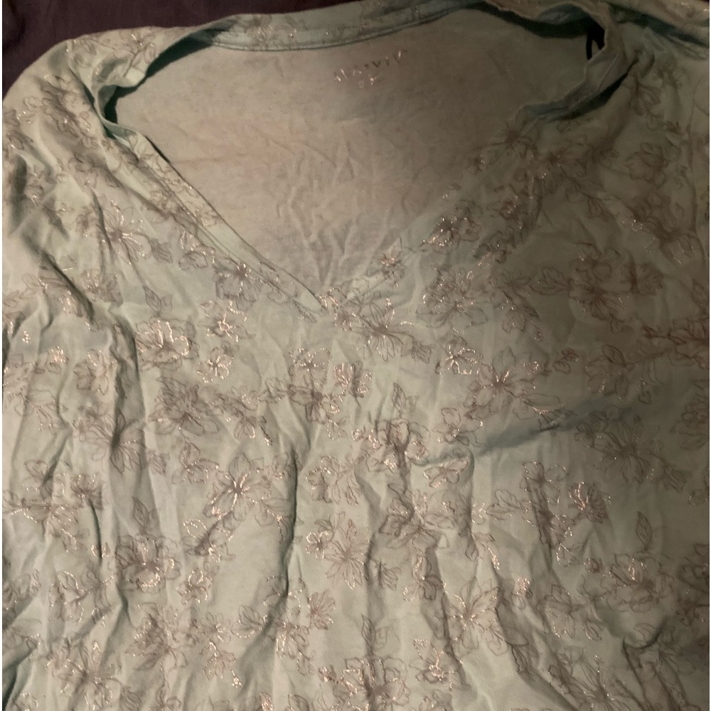 Blue tshirt with silver flowers